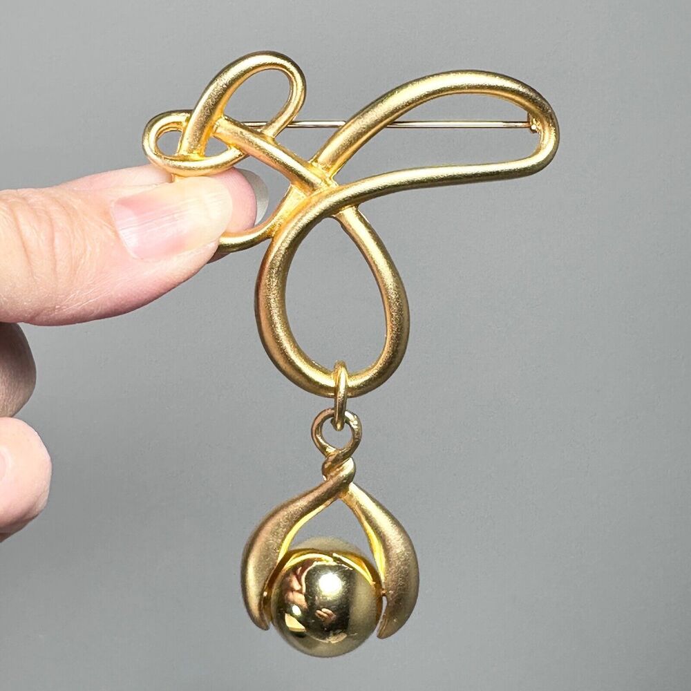 DHT Dinah Hoyt Taylor Pin Brooch Brushed Gold Tone Dangle